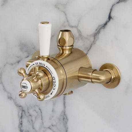 Choosing the Right Shower Valve – Thermostatic vs Manual