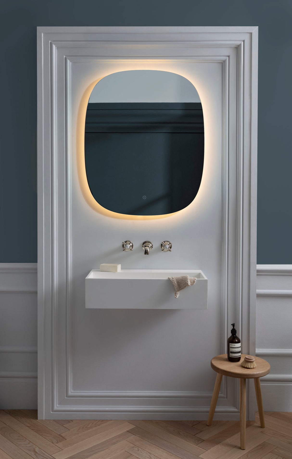 Neon LED Mirror 650